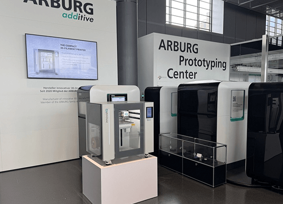 Text_ImageBildShowroom_Arburg_o