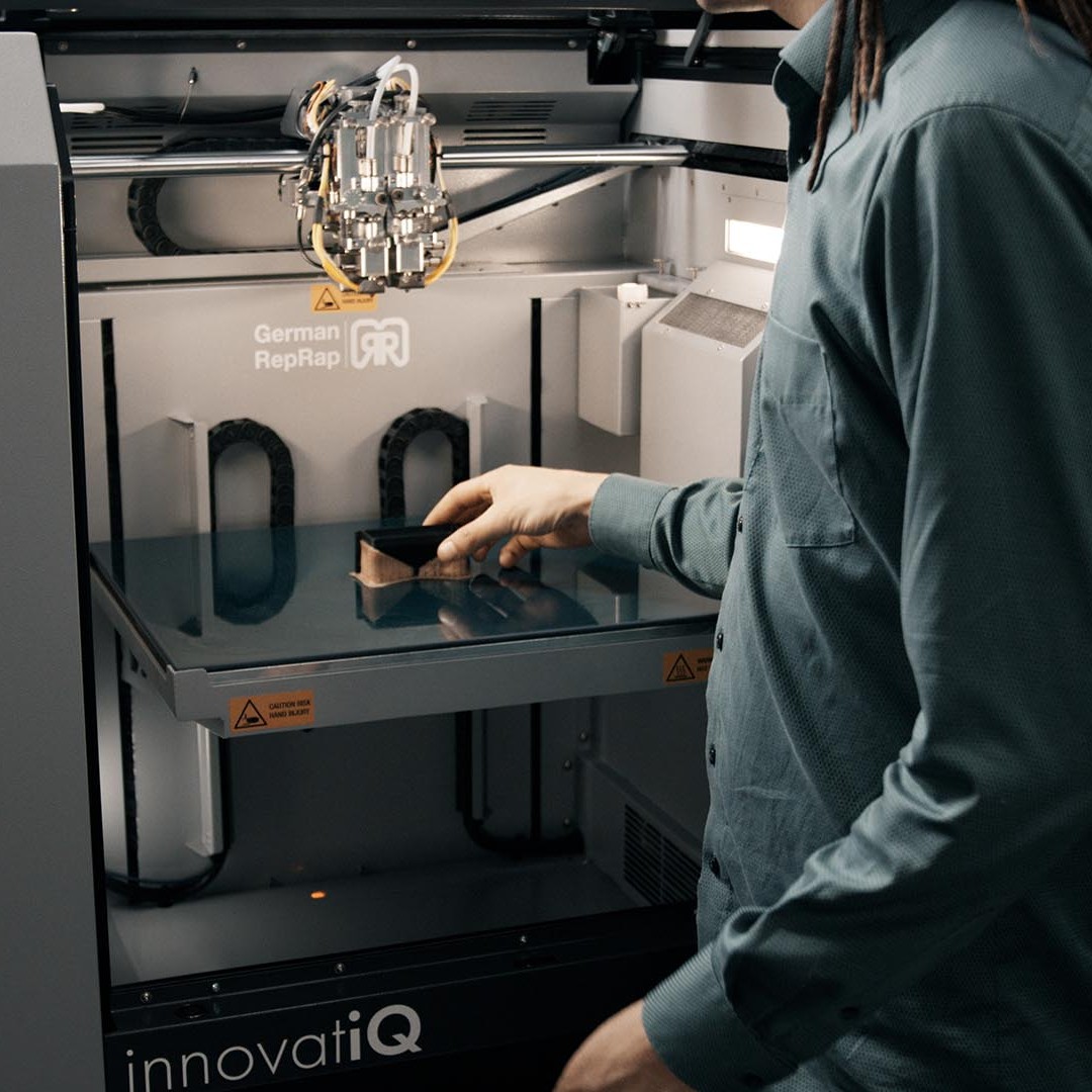 TiQ 5 Entnahme - 3D Drucker von innovatiQ = Germanreprap